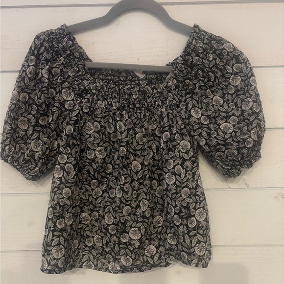 LOFT Ann Taylor XSP floral puff sleeve top. - Picture 1 of 11